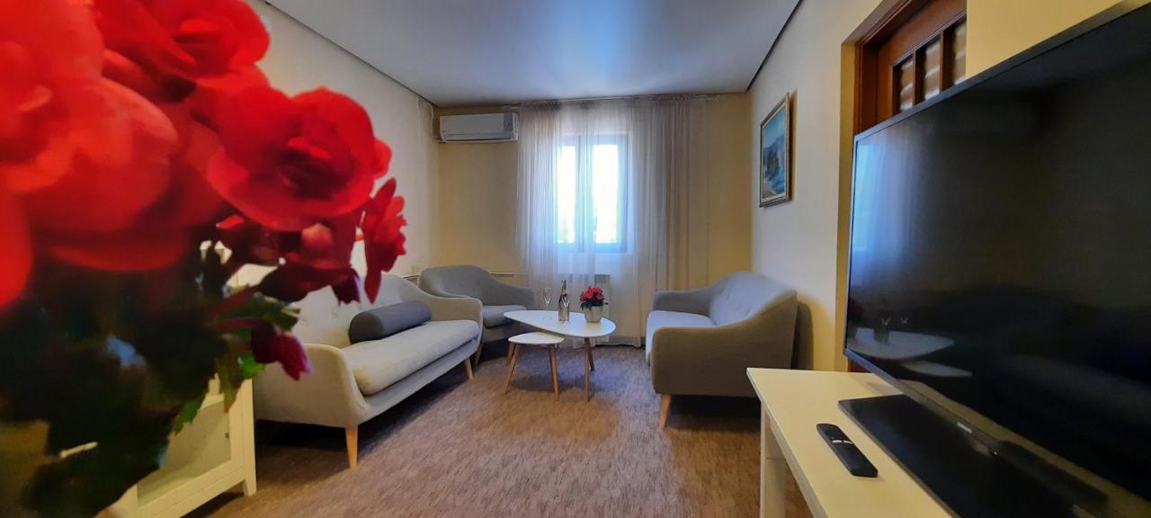 Ambassador Apartments Petrovac Exterior photo