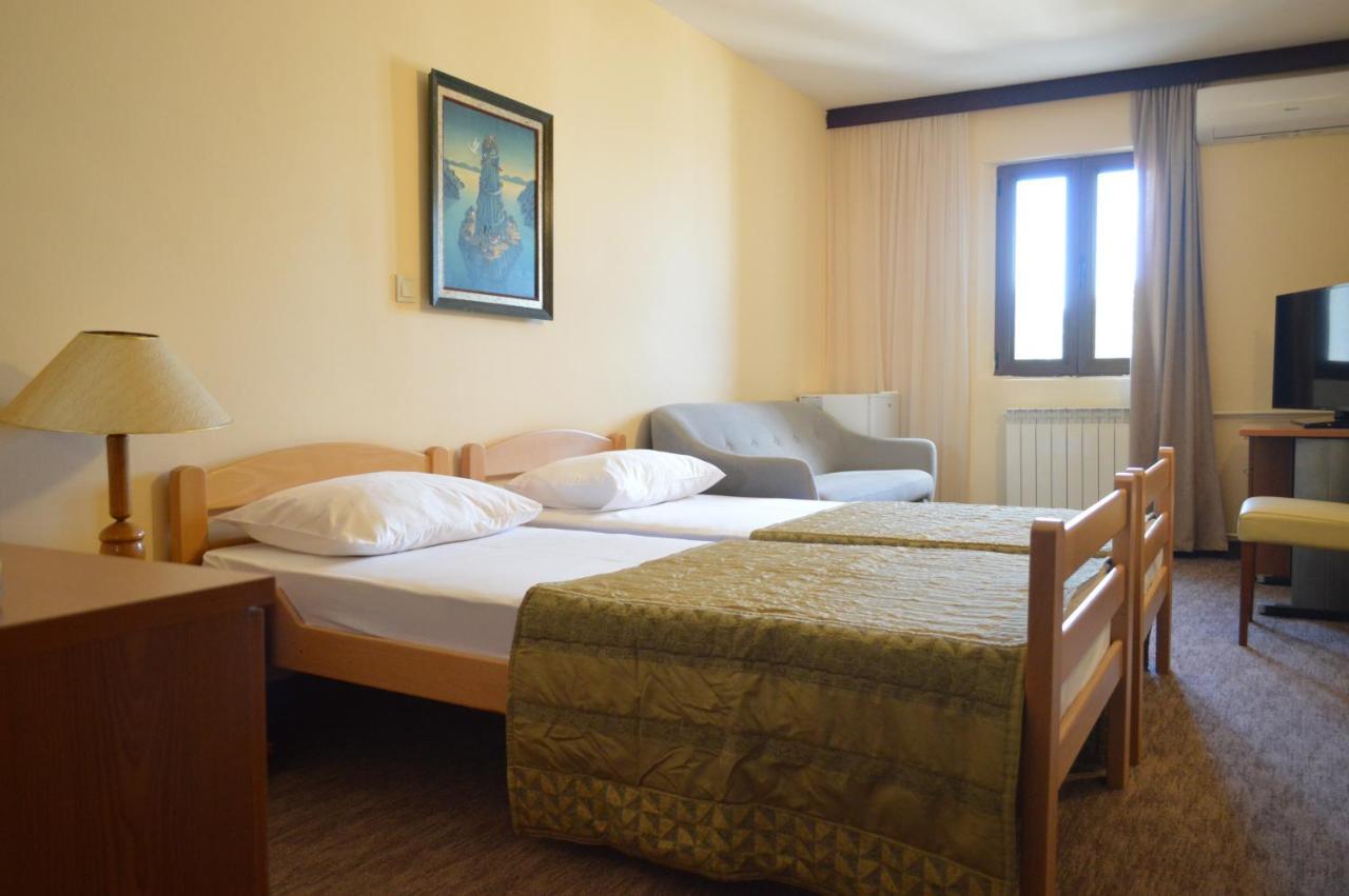 Ambassador Apartments Petrovac Exterior photo