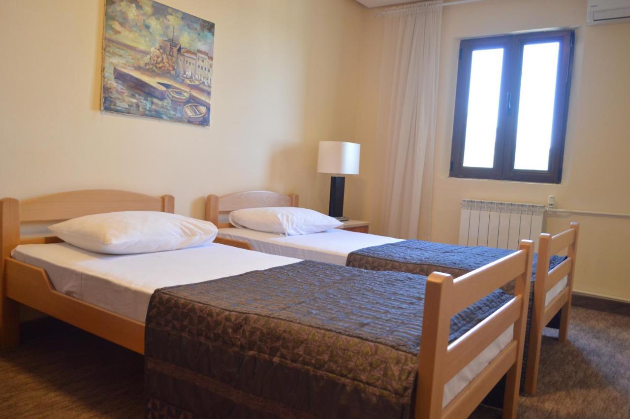 Ambassador Apartments Petrovac Exterior photo