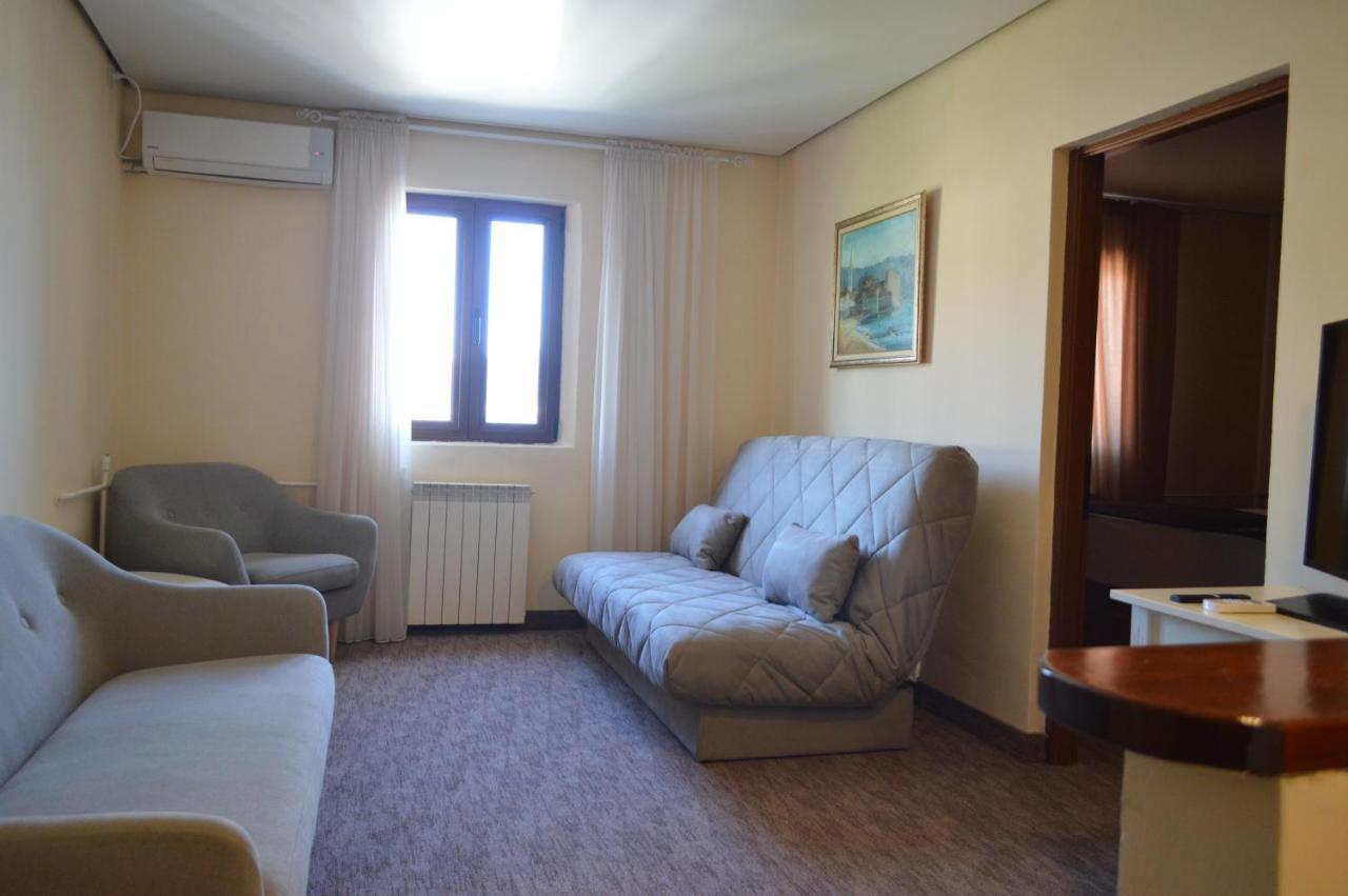 Ambassador Apartments Petrovac Exterior photo